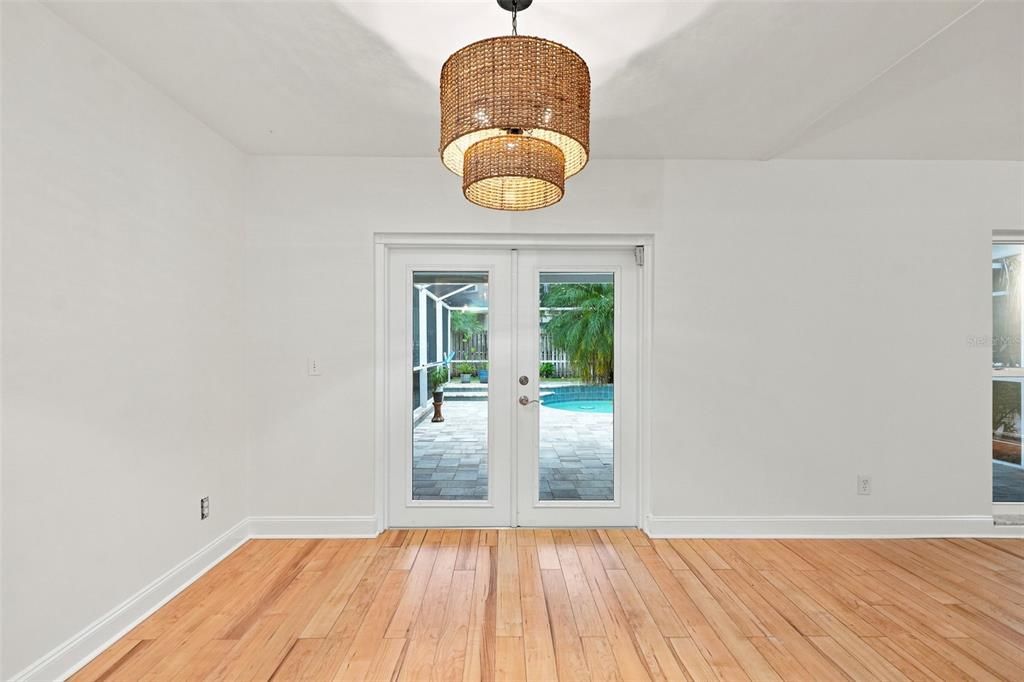 For Sale: $459,900 (3 beds, 2 baths, 1244 Square Feet)