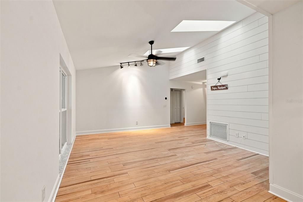 For Sale: $459,900 (3 beds, 2 baths, 1244 Square Feet)