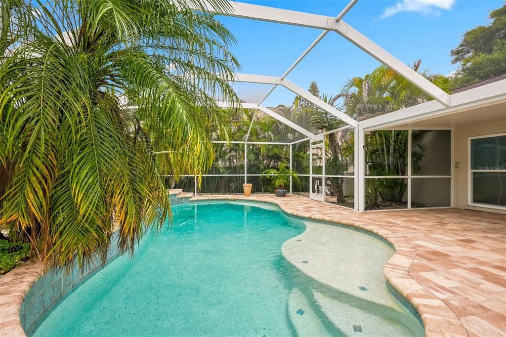 For Sale: $459,900 (3 beds, 2 baths, 1244 Square Feet)