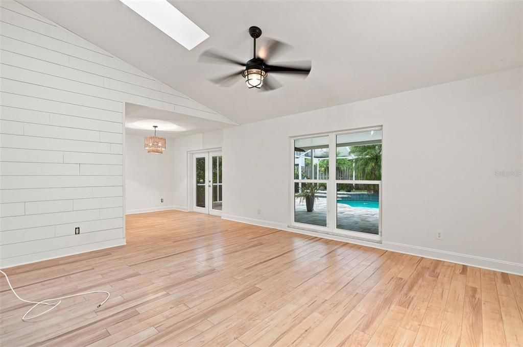 For Sale: $459,900 (3 beds, 2 baths, 1244 Square Feet)