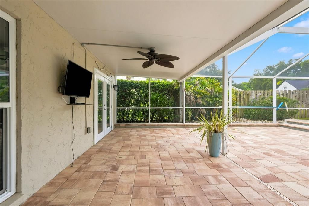 For Sale: $459,900 (3 beds, 2 baths, 1244 Square Feet)
