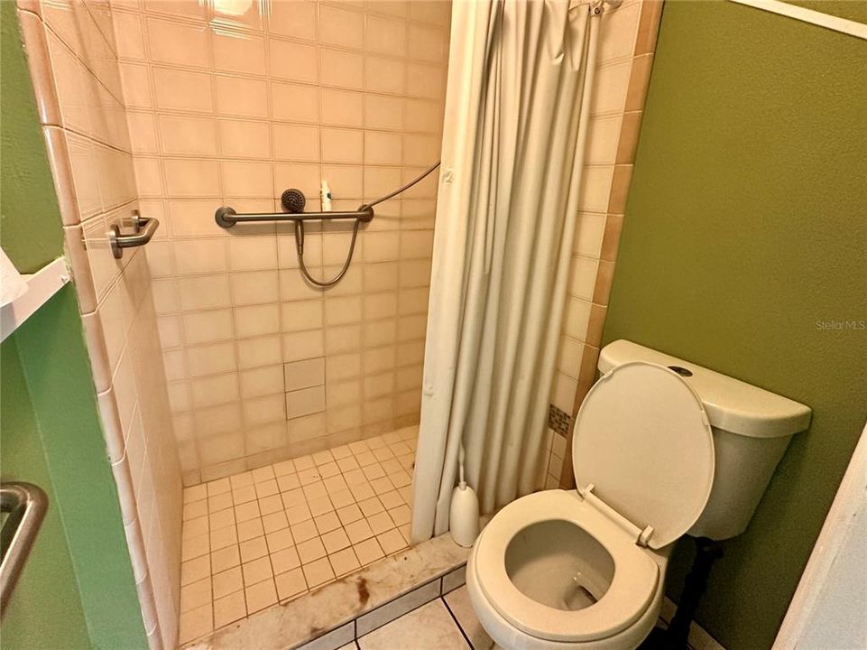 Под контрактом: $399,000 (4 спален, 2 ванн, 2017 Квадратных фут)
