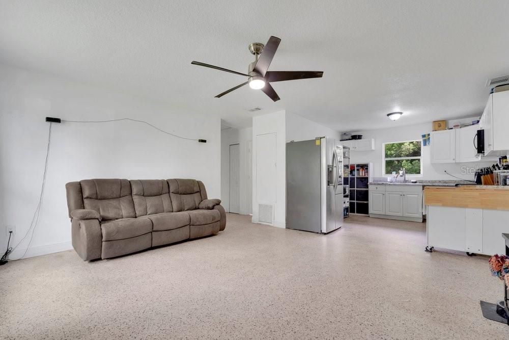 Activo con contrato: $279,999 (3 camas, 2 baños, 1404 Pies cuadrados)