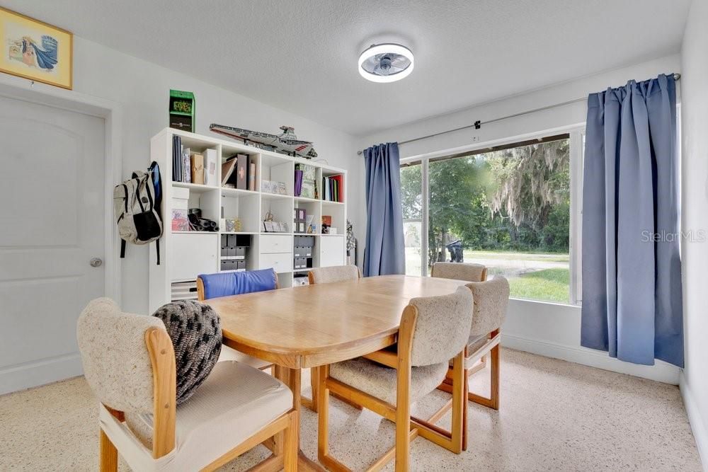 Activo con contrato: $279,999 (3 camas, 2 baños, 1404 Pies cuadrados)