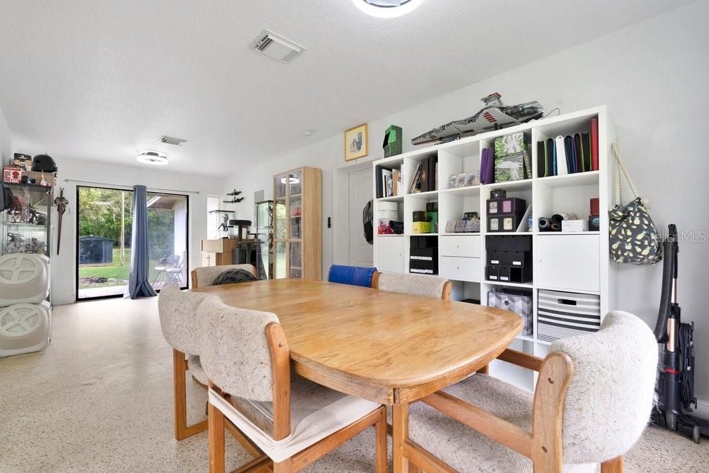 Activo con contrato: $279,999 (3 camas, 2 baños, 1404 Pies cuadrados)