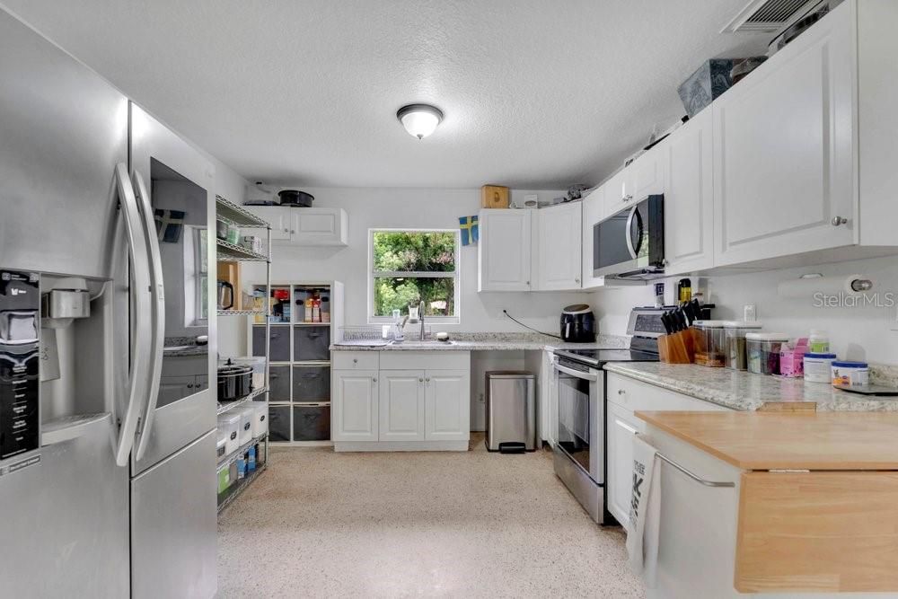Activo con contrato: $279,999 (3 camas, 2 baños, 1404 Pies cuadrados)