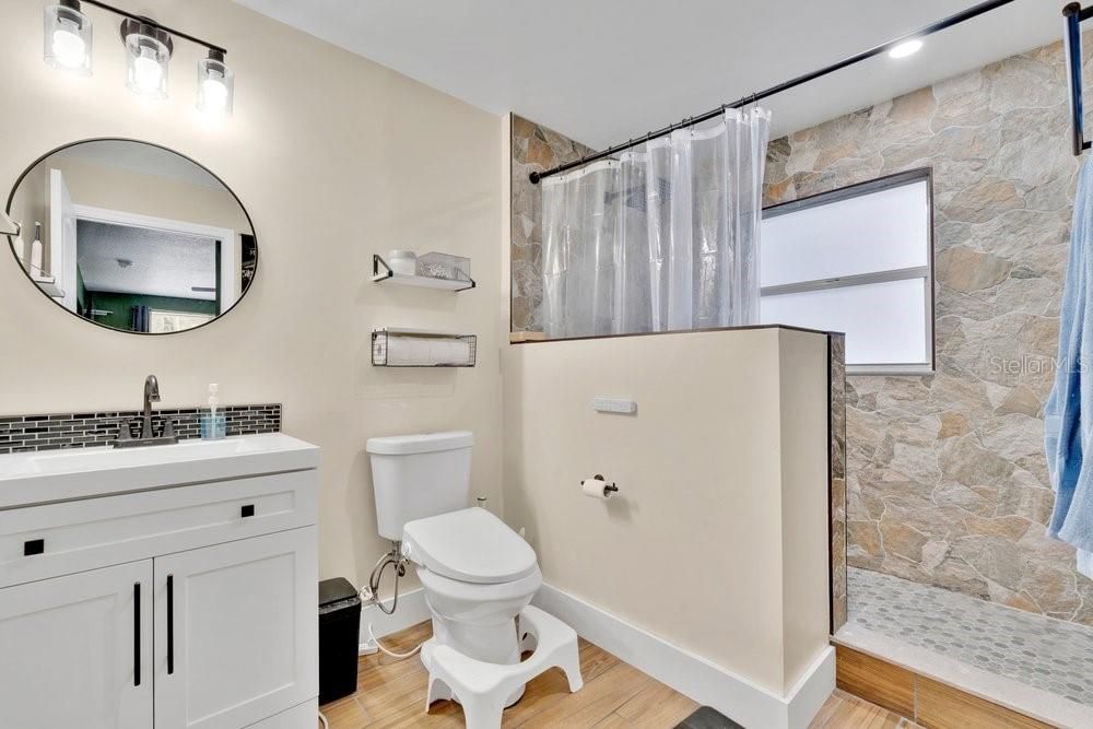 Activo con contrato: $279,999 (3 camas, 2 baños, 1404 Pies cuadrados)