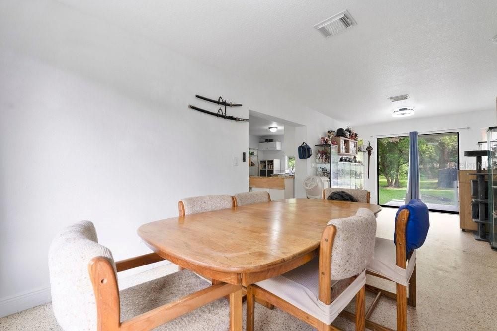 Activo con contrato: $279,999 (3 camas, 2 baños, 1404 Pies cuadrados)