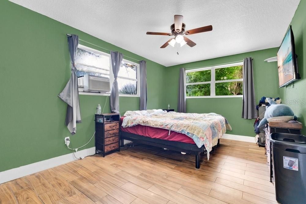 Activo con contrato: $279,999 (3 camas, 2 baños, 1404 Pies cuadrados)