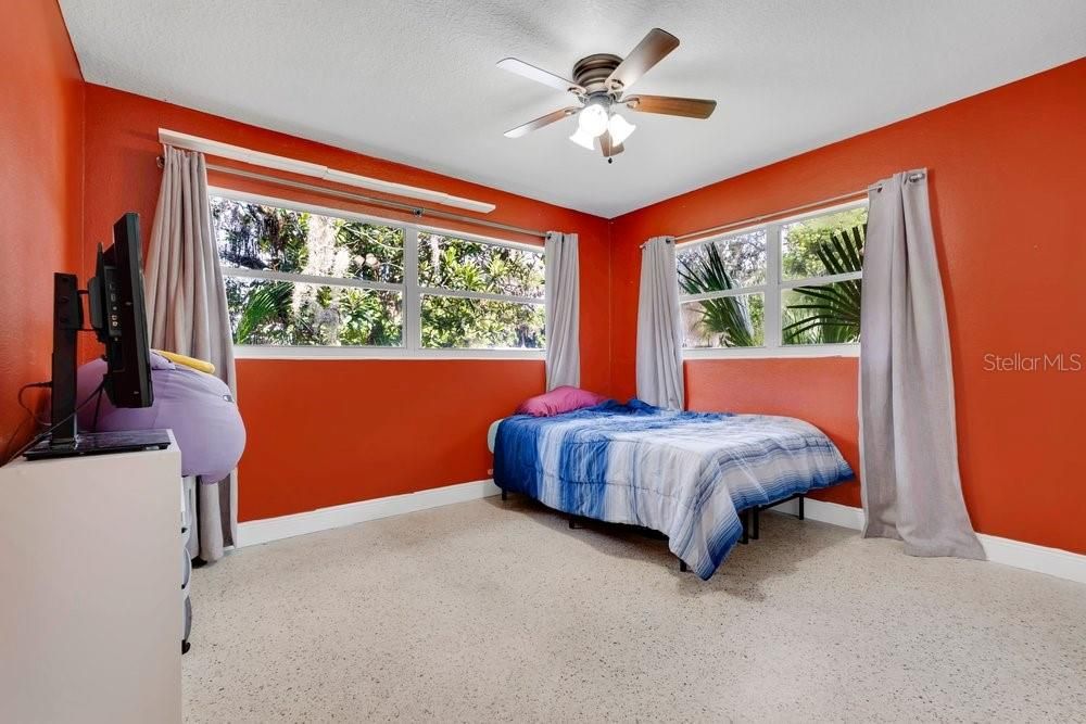 Activo con contrato: $279,999 (3 camas, 2 baños, 1404 Pies cuadrados)