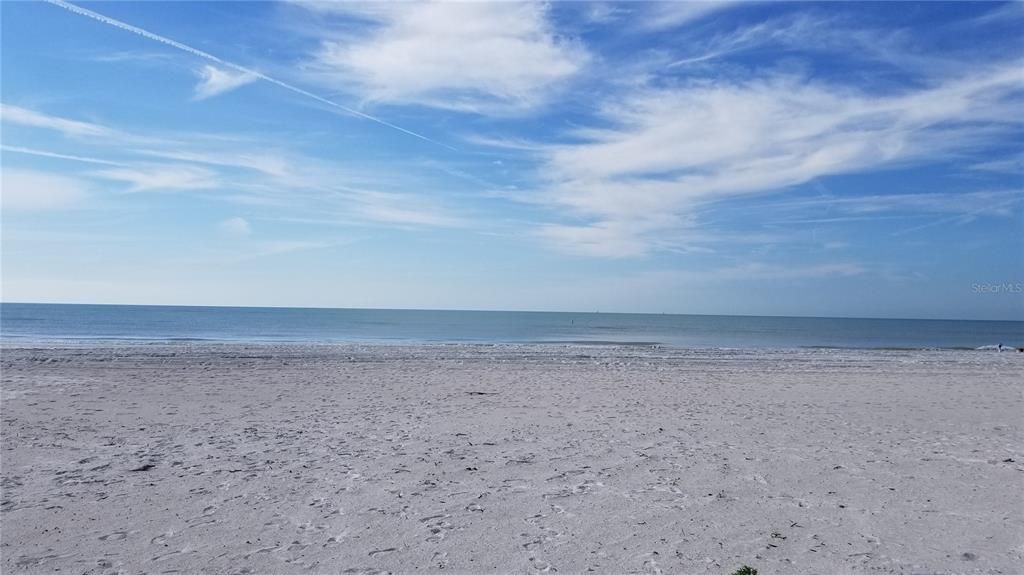 Active With Contract: $1,800 (1 beds, 1 baths, 720 Square Feet)