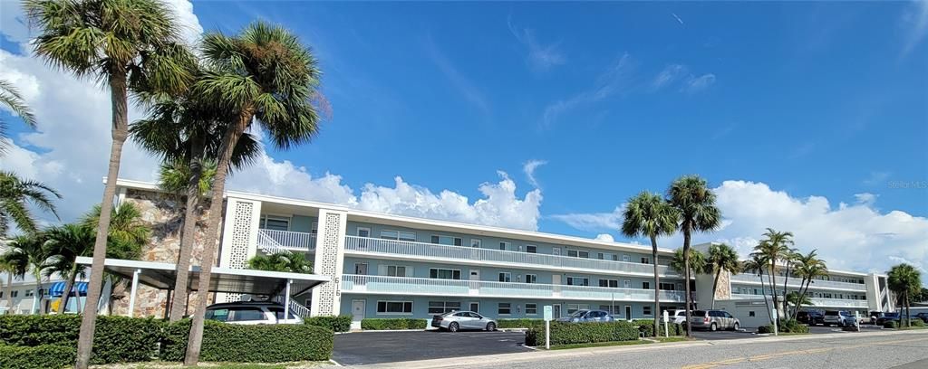 Active With Contract: $1,800 (1 beds, 1 baths, 720 Square Feet)