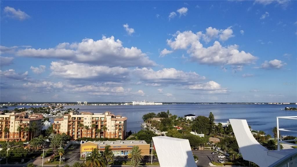 Active With Contract: $1,800 (1 beds, 1 baths, 720 Square Feet)