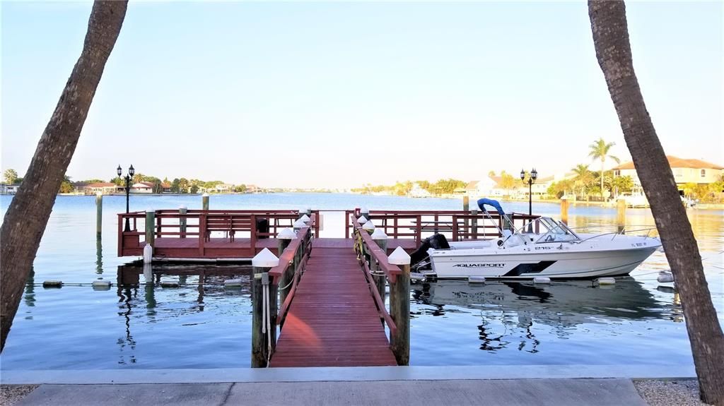 Active With Contract: $1,800 (1 beds, 1 baths, 720 Square Feet)