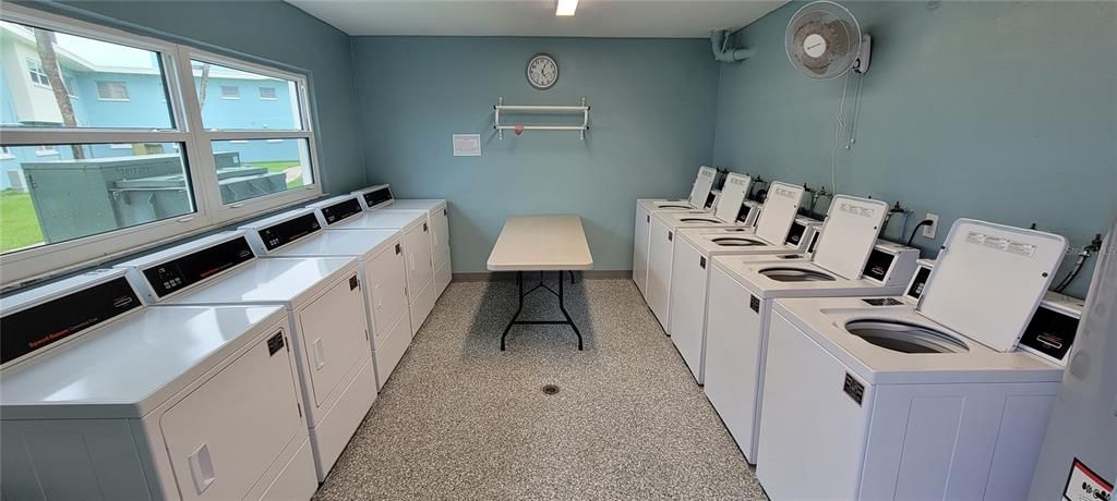 Active With Contract: $1,800 (1 beds, 1 baths, 720 Square Feet)