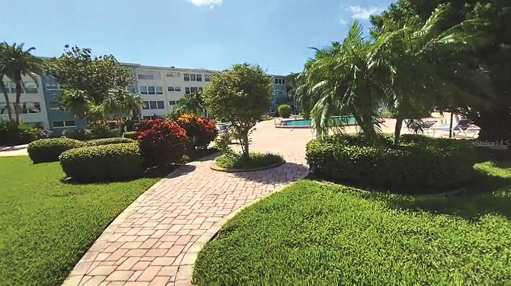 Active With Contract: $1,800 (1 beds, 1 baths, 720 Square Feet)