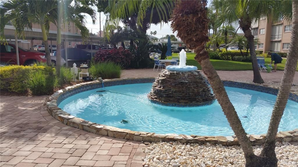 Active With Contract: $1,800 (1 beds, 1 baths, 720 Square Feet)