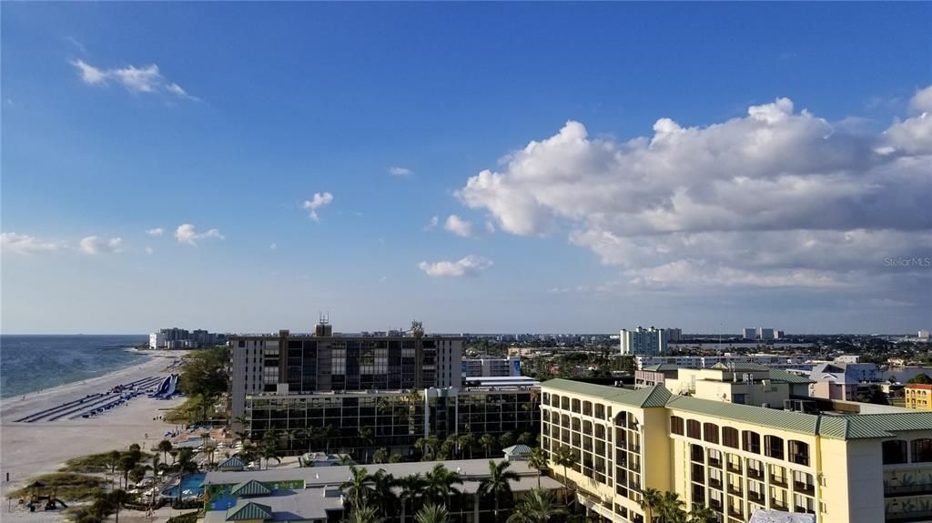 Active With Contract: $1,800 (1 beds, 1 baths, 720 Square Feet)
