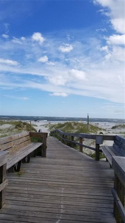 Active With Contract: $1,800 (1 beds, 1 baths, 720 Square Feet)