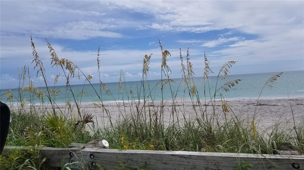 Active With Contract: $1,800 (1 beds, 1 baths, 720 Square Feet)