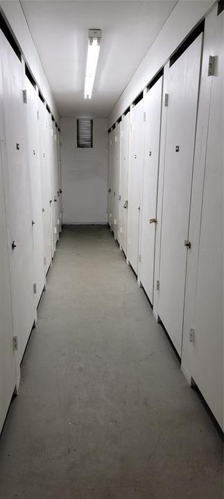 Active With Contract: $1,800 (1 beds, 1 baths, 720 Square Feet)