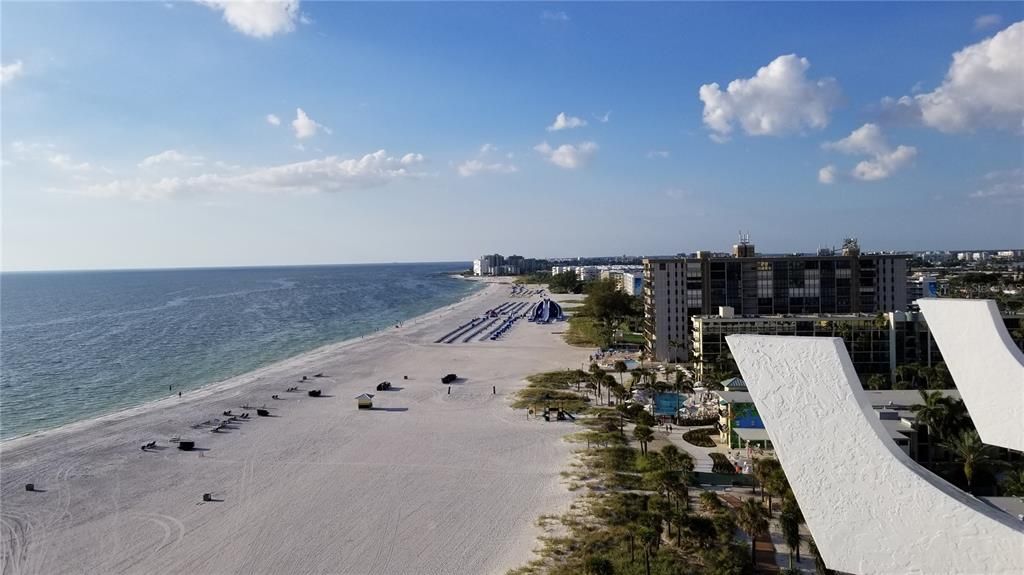 Active With Contract: $1,800 (1 beds, 1 baths, 720 Square Feet)