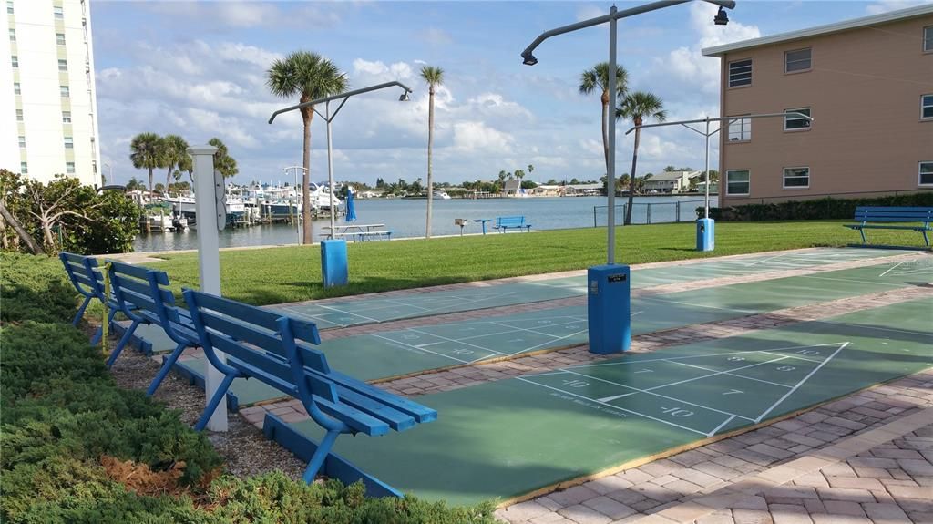 Active With Contract: $1,800 (1 beds, 1 baths, 720 Square Feet)