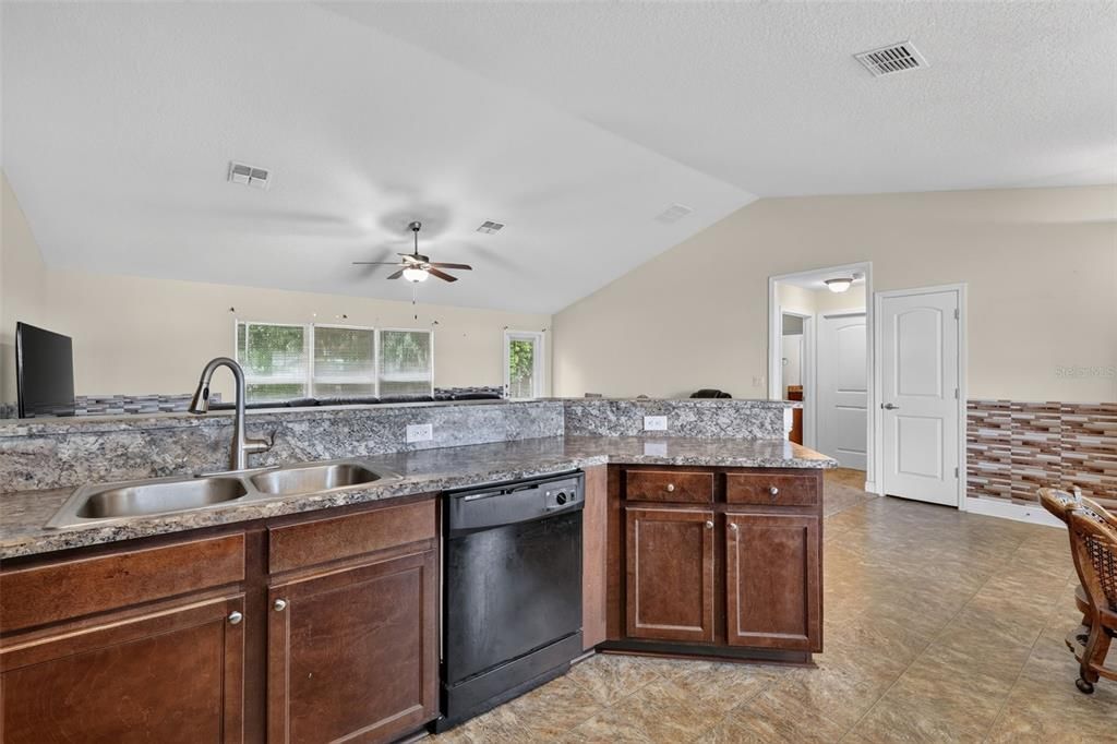 For Sale: $289,000 (3 beds, 2 baths, 1547 Square Feet)