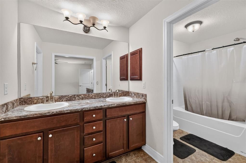 For Sale: $289,000 (3 beds, 2 baths, 1547 Square Feet)