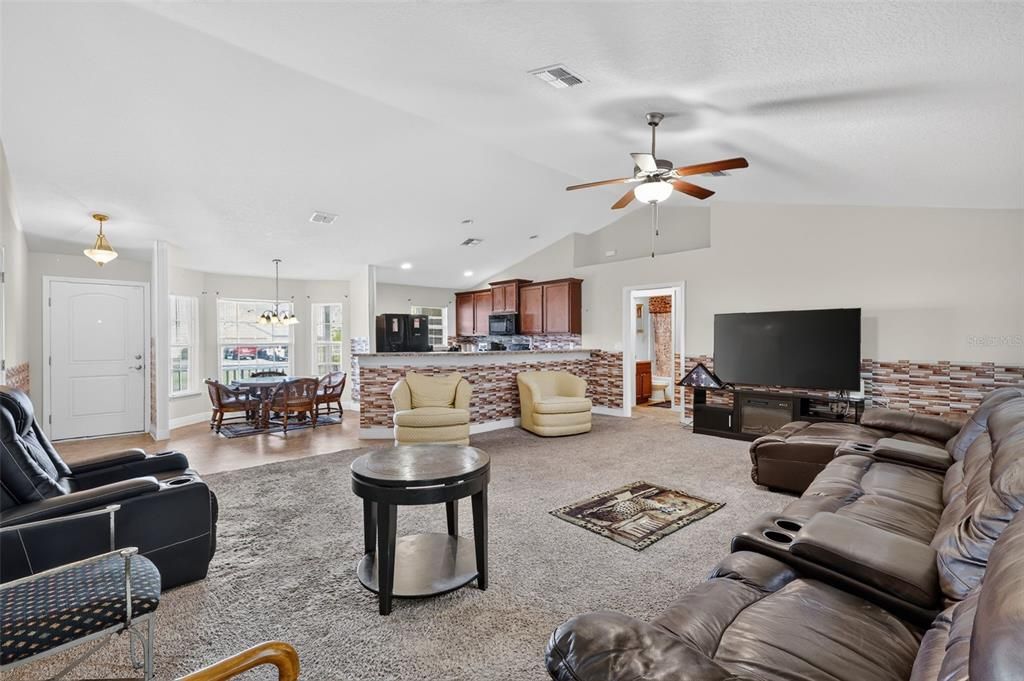 For Sale: $289,000 (3 beds, 2 baths, 1547 Square Feet)