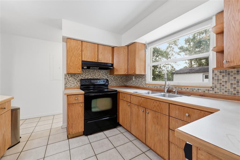 For Sale: $385,000 (3 beds, 2 baths, 1407 Square Feet)