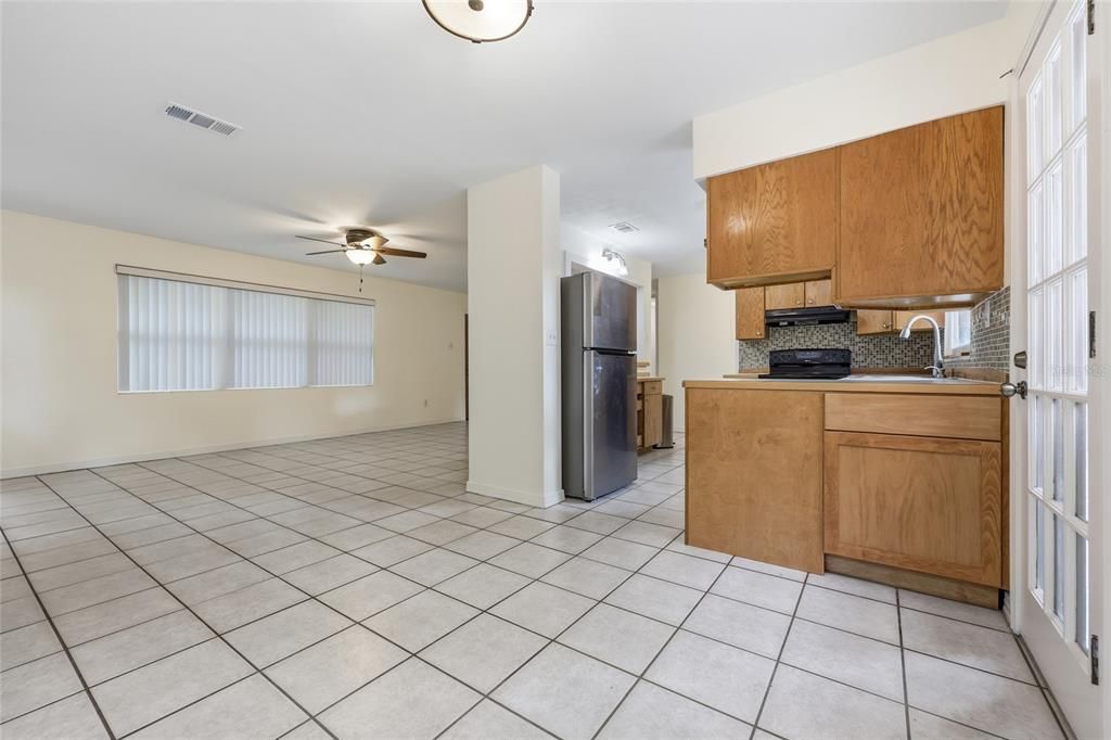 For Sale: $385,000 (3 beds, 2 baths, 1407 Square Feet)
