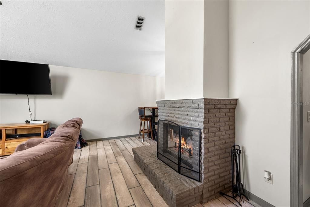 For Sale: $220,000 (3 beds, 2 baths, 1271 Square Feet)