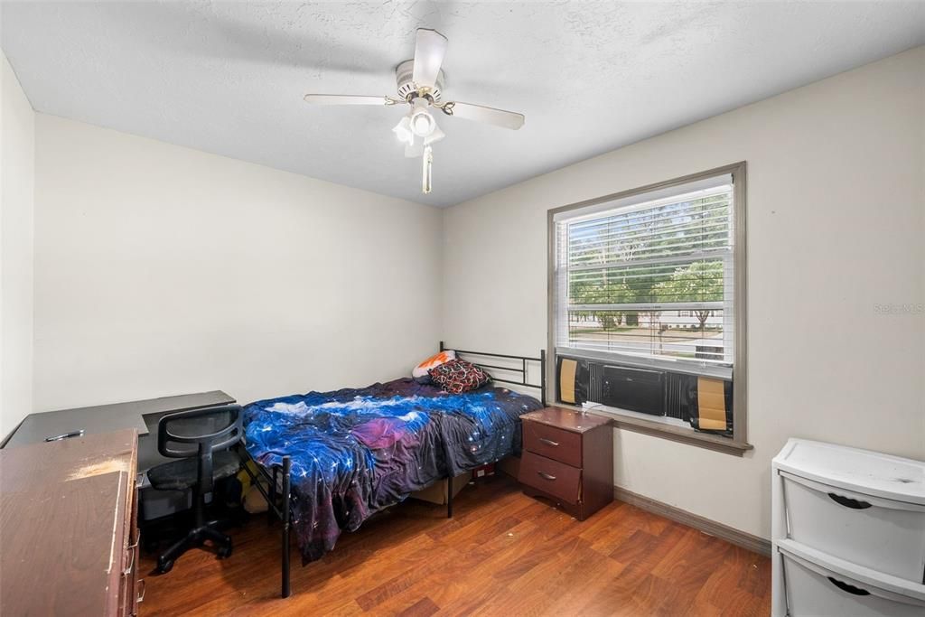 For Sale: $220,000 (3 beds, 2 baths, 1271 Square Feet)