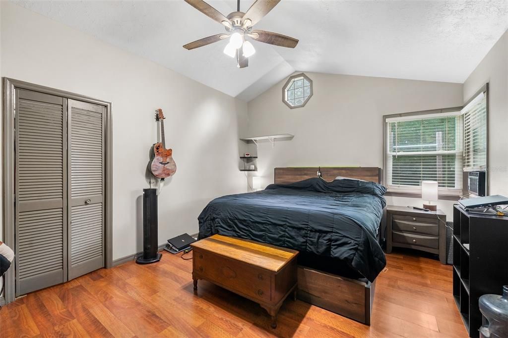 For Sale: $220,000 (3 beds, 2 baths, 1271 Square Feet)