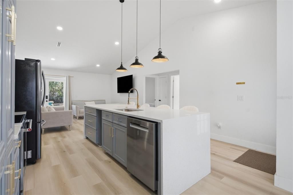 For Rent: $2,300 (3 beds, 2 baths, 1283 Square Feet)