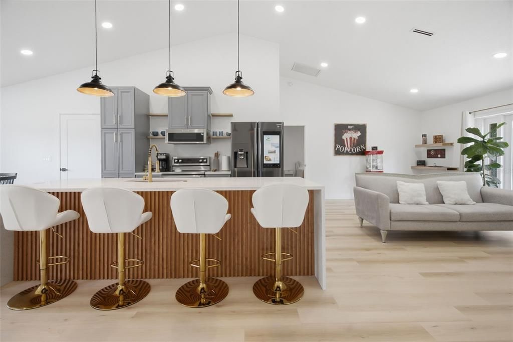 For Rent: $2,300 (3 beds, 2 baths, 1283 Square Feet)