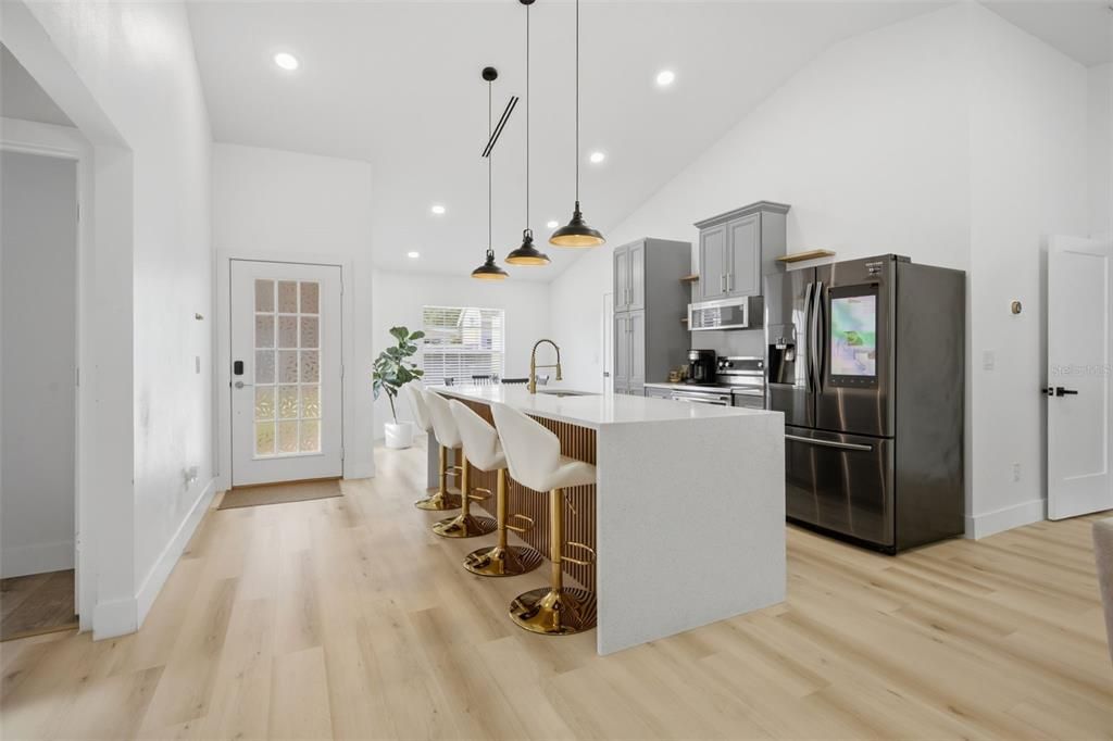 For Rent: $2,300 (3 beds, 2 baths, 1283 Square Feet)