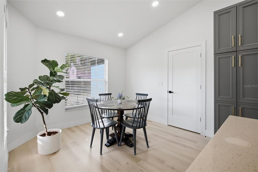 For Rent: $2,300 (3 beds, 2 baths, 1283 Square Feet)