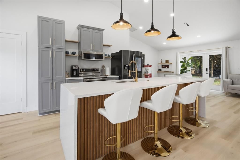 For Rent: $2,300 (3 beds, 2 baths, 1283 Square Feet)
