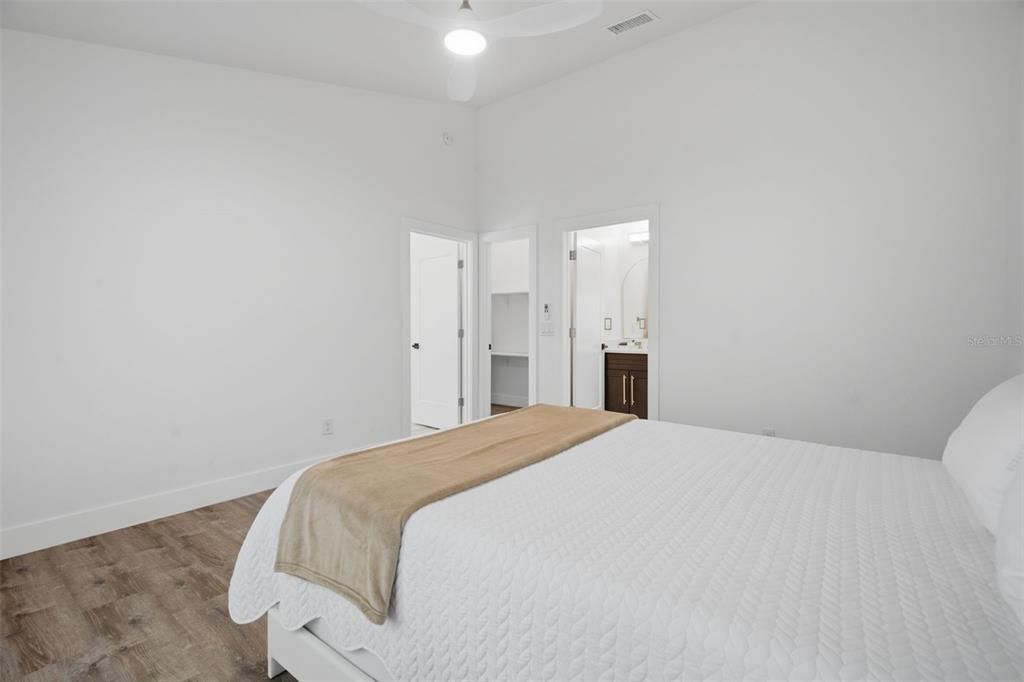 For Rent: $2,300 (3 beds, 2 baths, 1283 Square Feet)