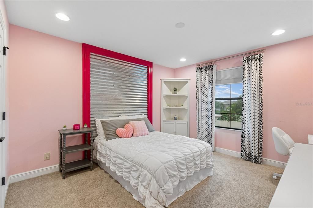 For Sale: $895,000 (5 beds, 4 baths, 4247 Square Feet)