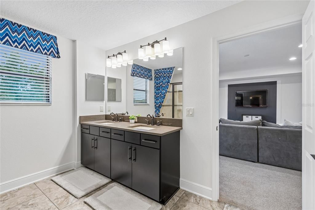For Sale: $895,000 (5 beds, 4 baths, 4247 Square Feet)