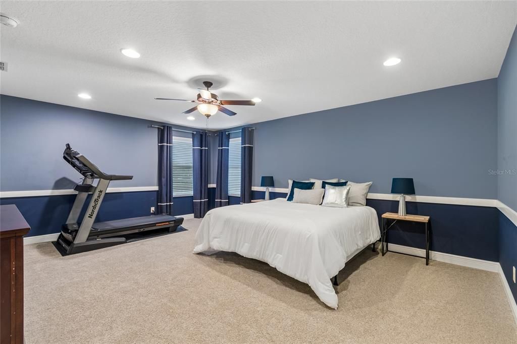 For Sale: $895,000 (5 beds, 4 baths, 4247 Square Feet)