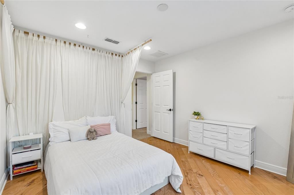 For Sale: $895,000 (5 beds, 4 baths, 4247 Square Feet)