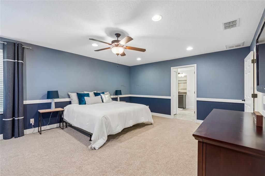 For Sale: $895,000 (5 beds, 4 baths, 4247 Square Feet)
