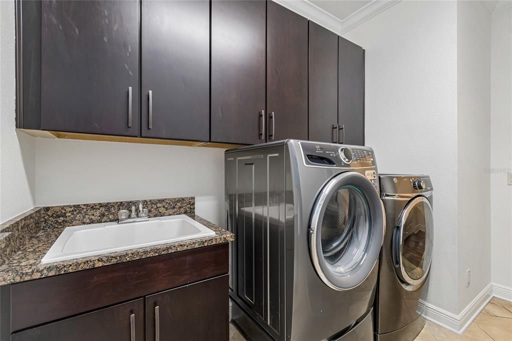 For Sale: $895,000 (5 beds, 4 baths, 4247 Square Feet)