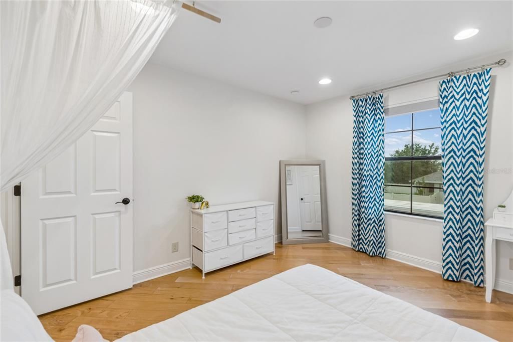 For Sale: $895,000 (5 beds, 4 baths, 4247 Square Feet)