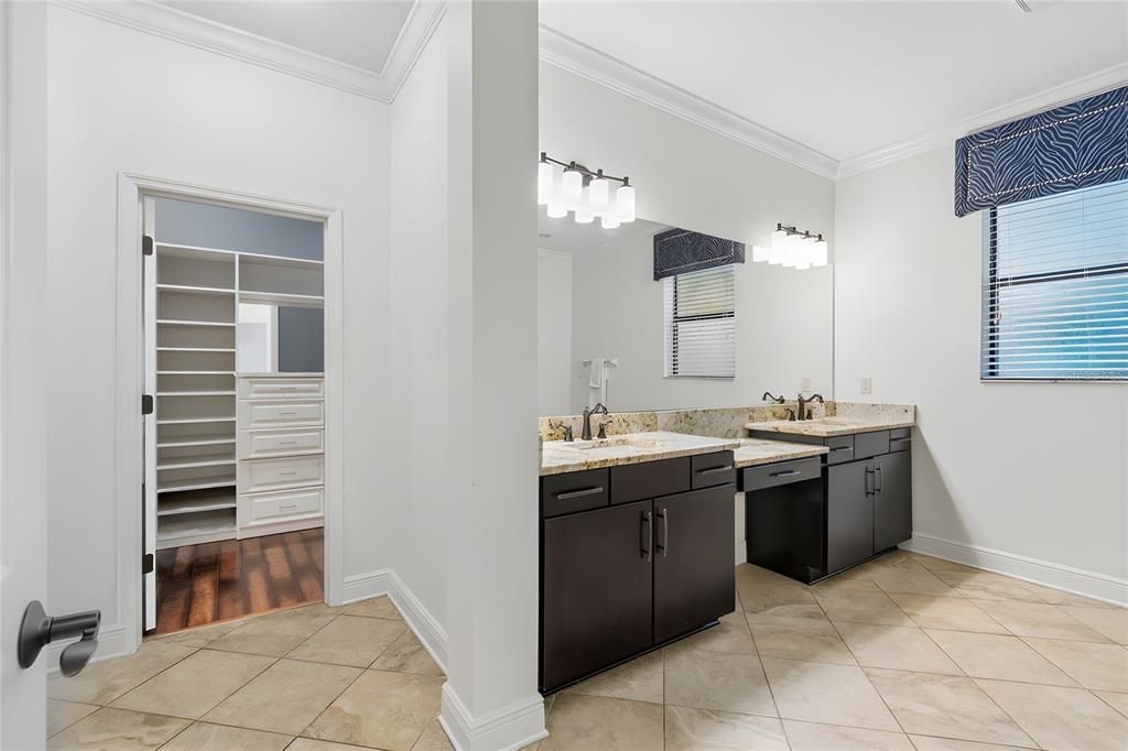 For Sale: $895,000 (5 beds, 4 baths, 4247 Square Feet)