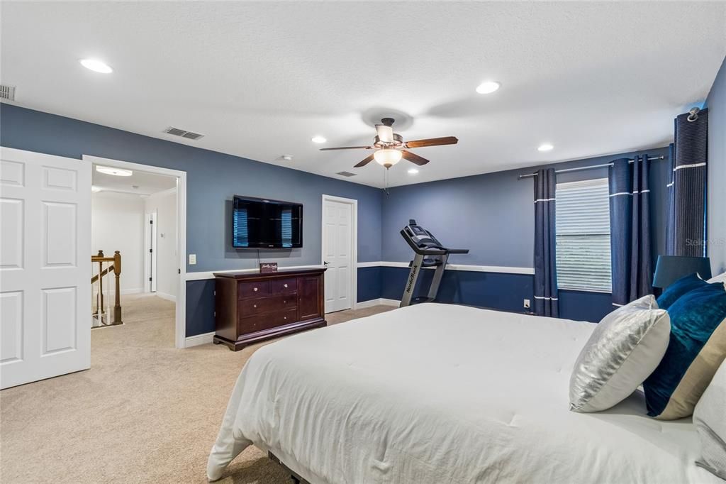 For Sale: $895,000 (5 beds, 4 baths, 4247 Square Feet)
